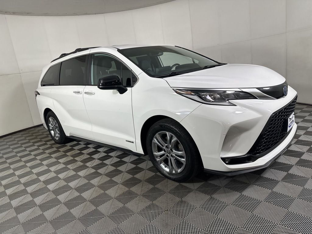 2021 Toyota Sienna XSE 7 Passenger