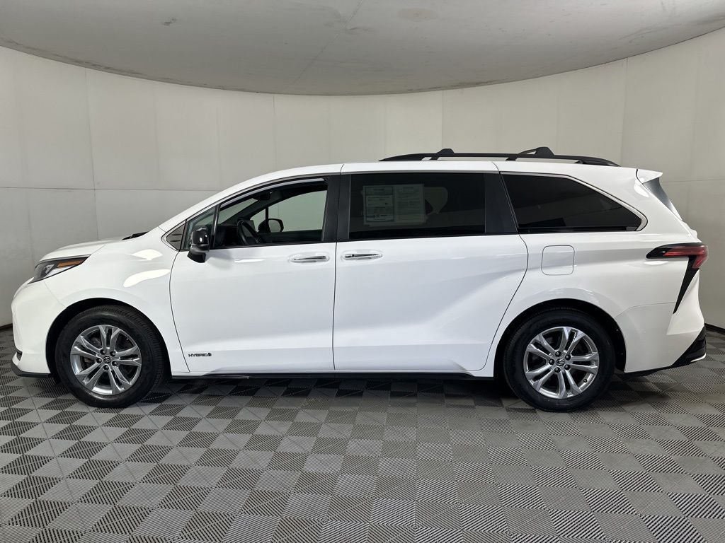 2021 Toyota Sienna XSE 7 Passenger
