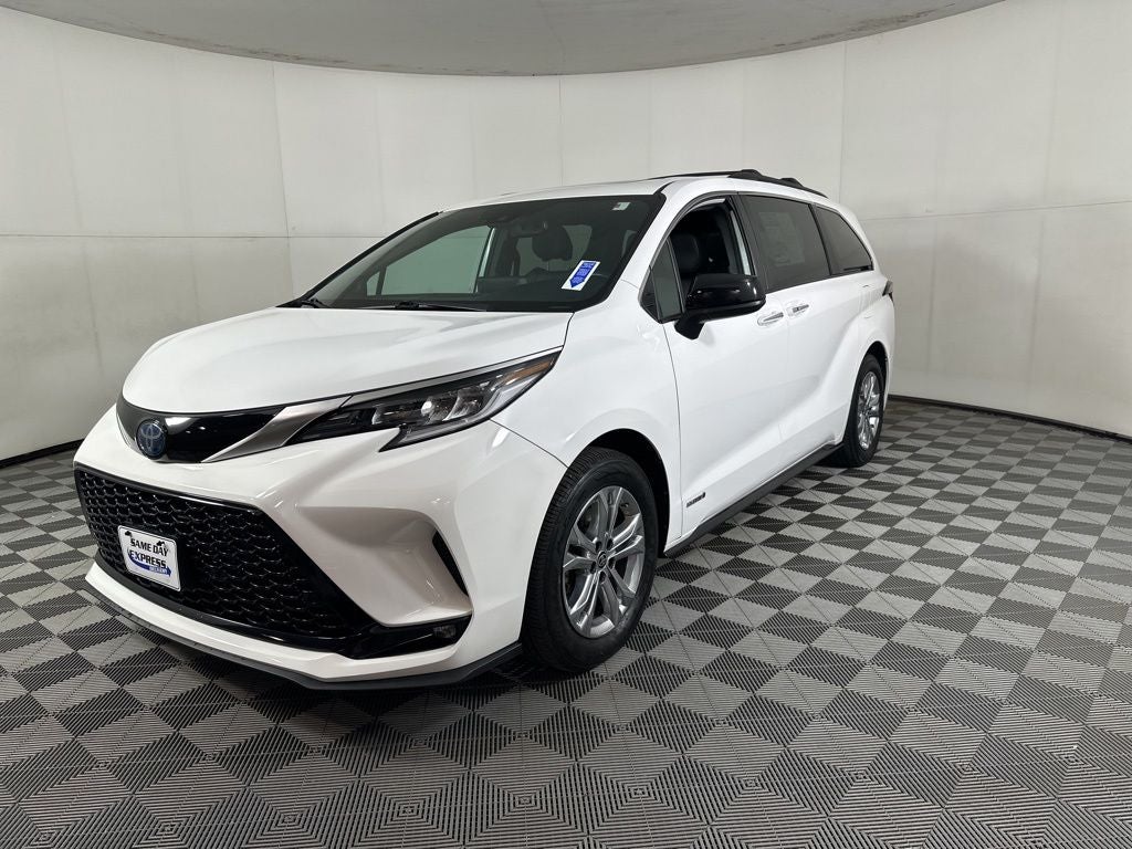 2021 Toyota Sienna XSE 7 Passenger