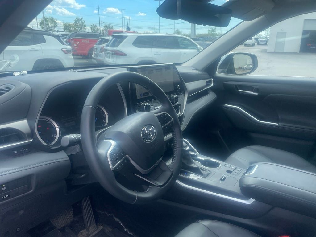 2025 Toyota Highlander Hybrid XLE