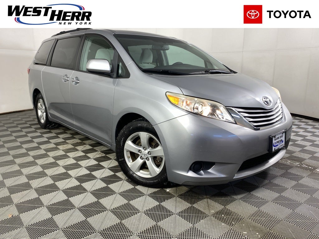 2017 Toyota Sienna LE 7 Passenger