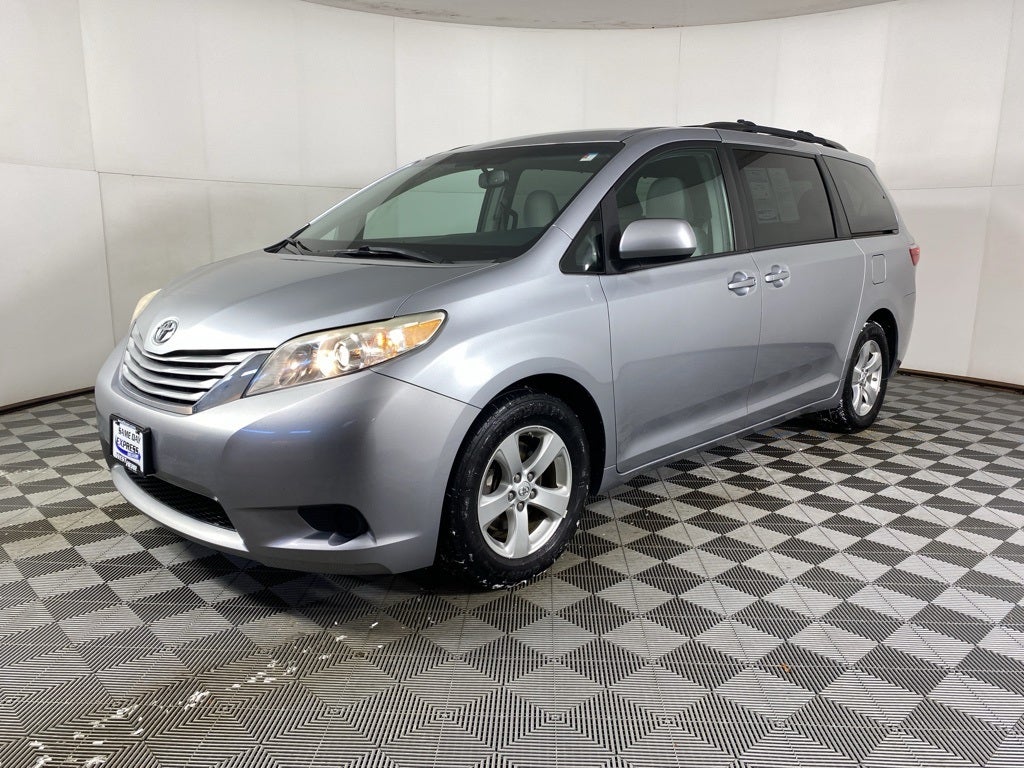 2017 Toyota Sienna LE 7 Passenger