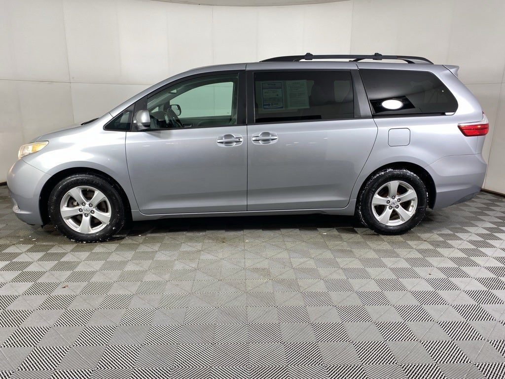 2017 Toyota Sienna LE 7 Passenger