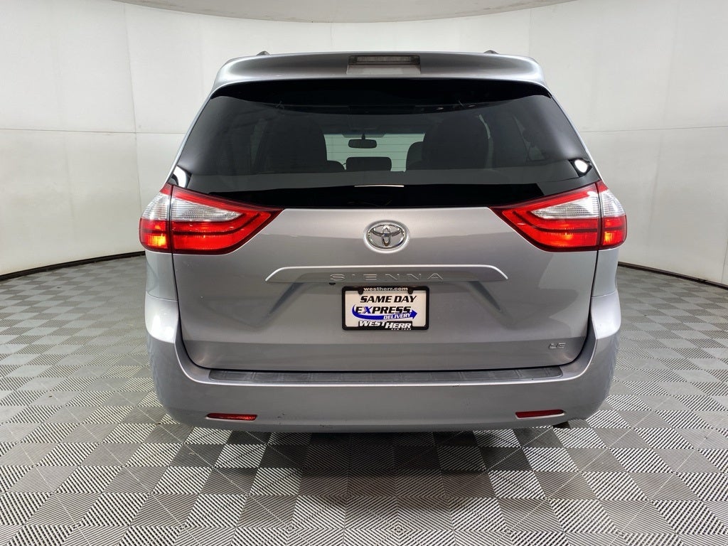 2017 Toyota Sienna LE 7 Passenger