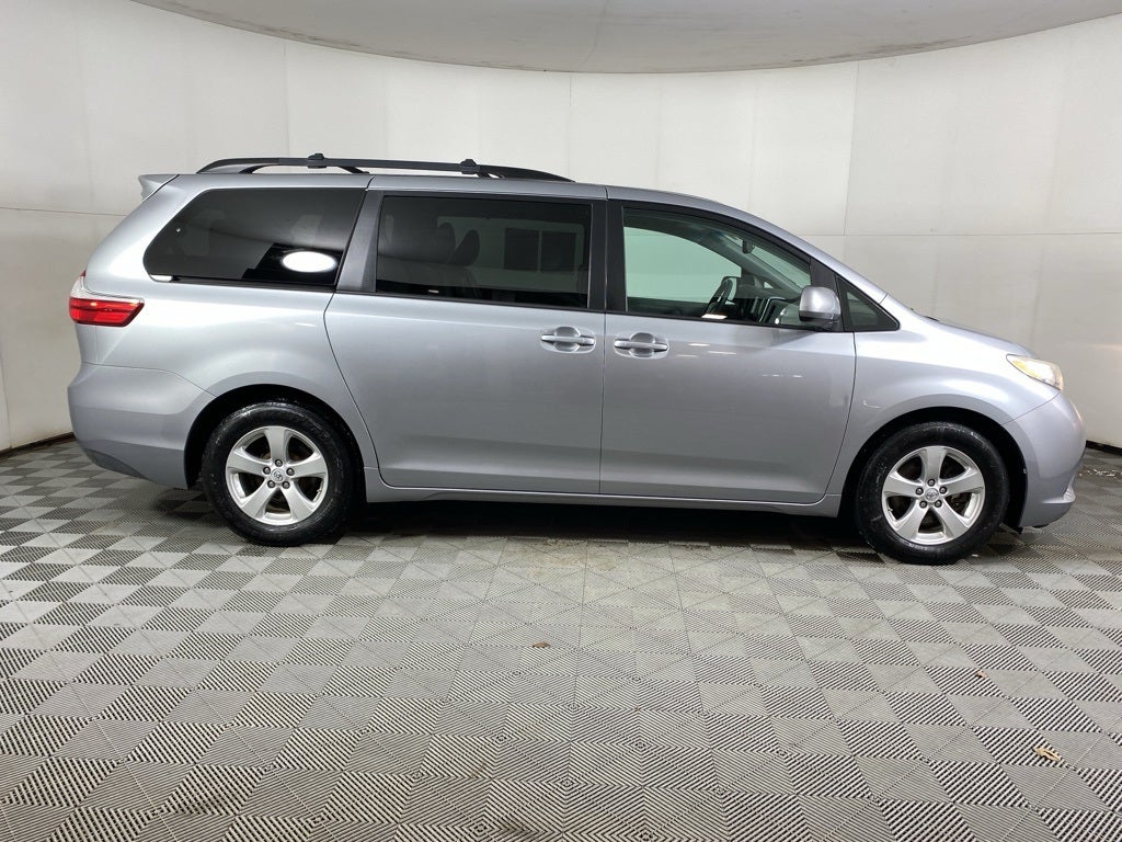 2017 Toyota Sienna LE 7 Passenger
