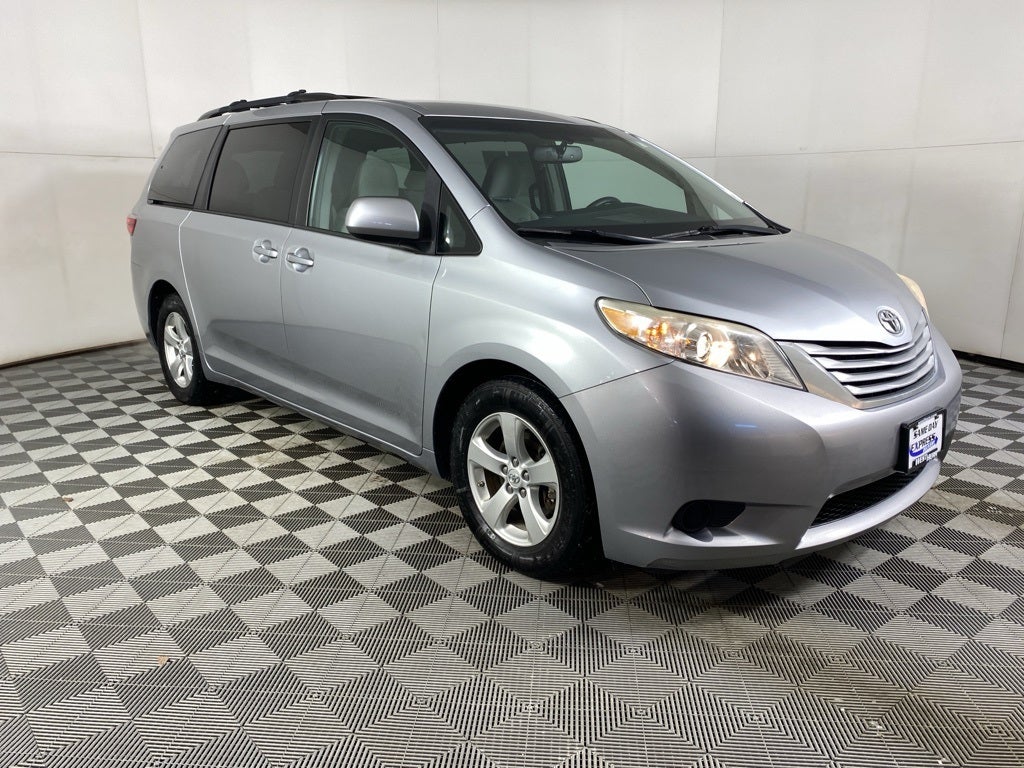 2017 Toyota Sienna LE 7 Passenger
