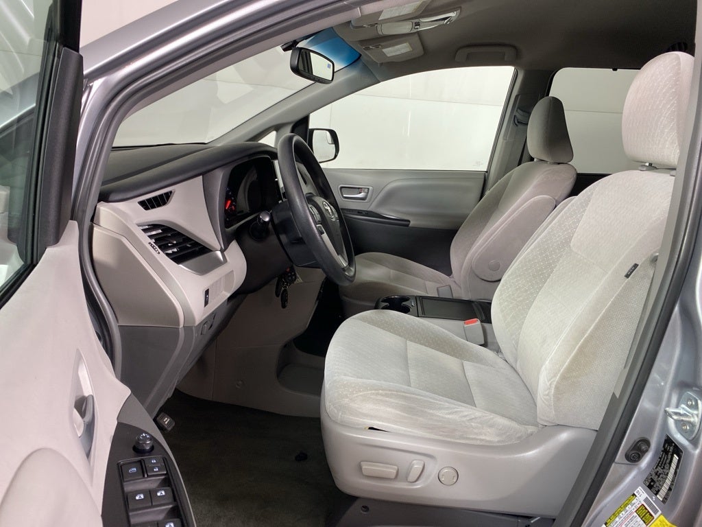 2017 Toyota Sienna LE 7 Passenger