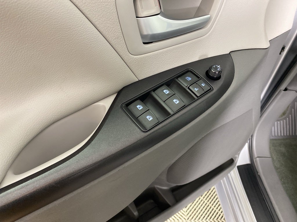 2017 Toyota Sienna LE 7 Passenger