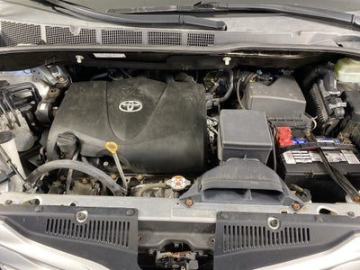 2017 Toyota Sienna LE 7 Passenger