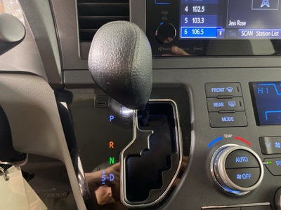 2017 Toyota Sienna LE 7 Passenger