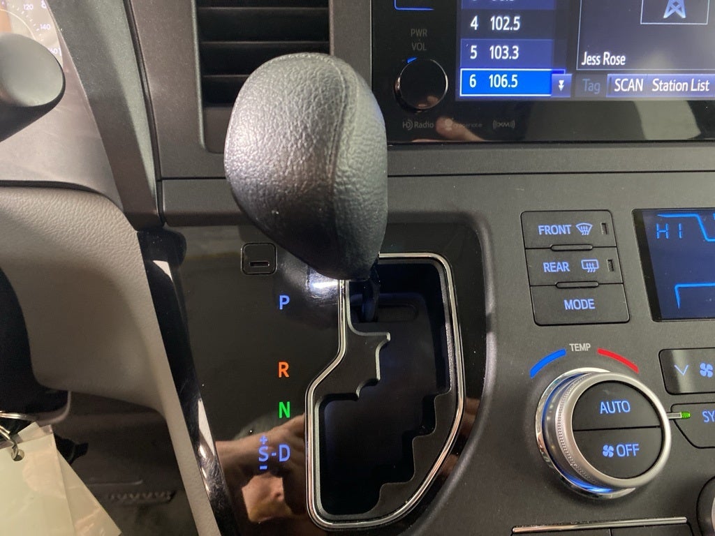 2017 Toyota Sienna LE 7 Passenger