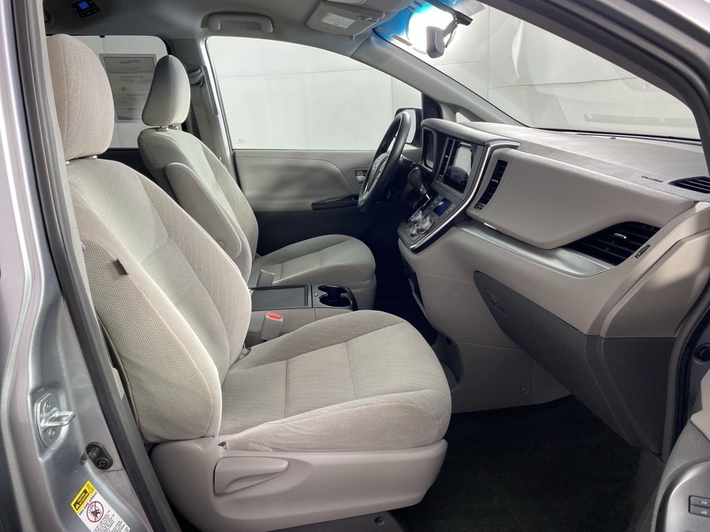 2017 Toyota Sienna LE 7 Passenger