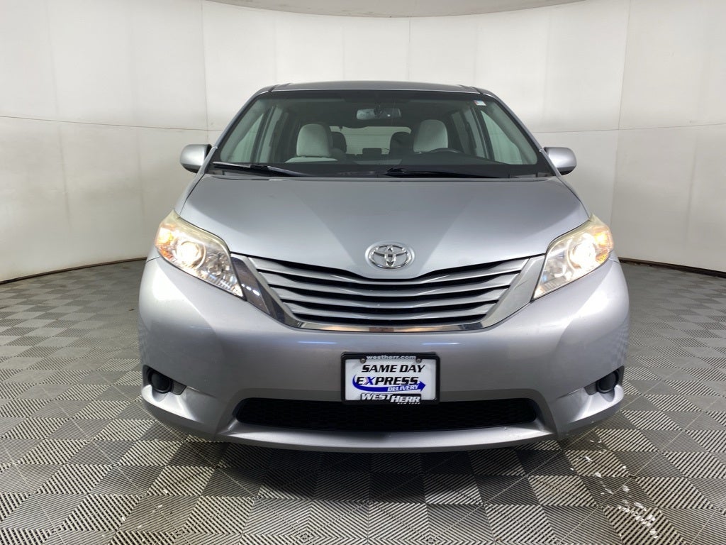 2017 Toyota Sienna LE 7 Passenger
