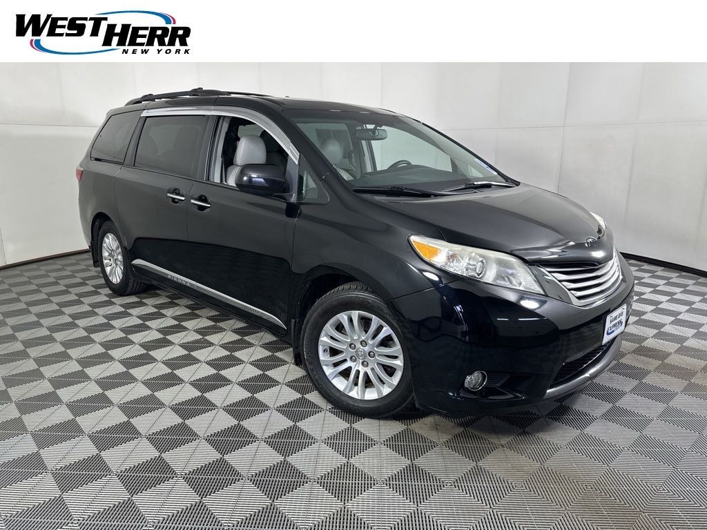 2017 Toyota Sienna XLE 8 Passenger