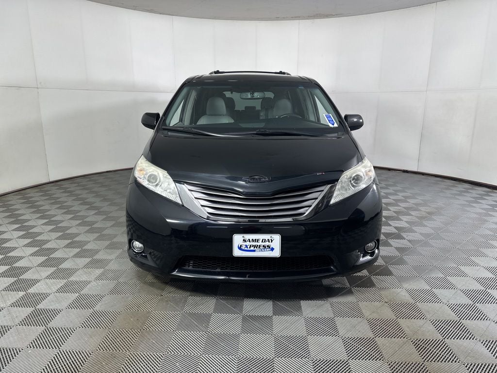 2017 Toyota Sienna XLE 8 Passenger