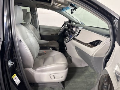 2017 Toyota Sienna XLE 8 Passenger