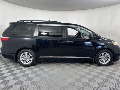2017 Toyota Sienna XLE 8 Passenger