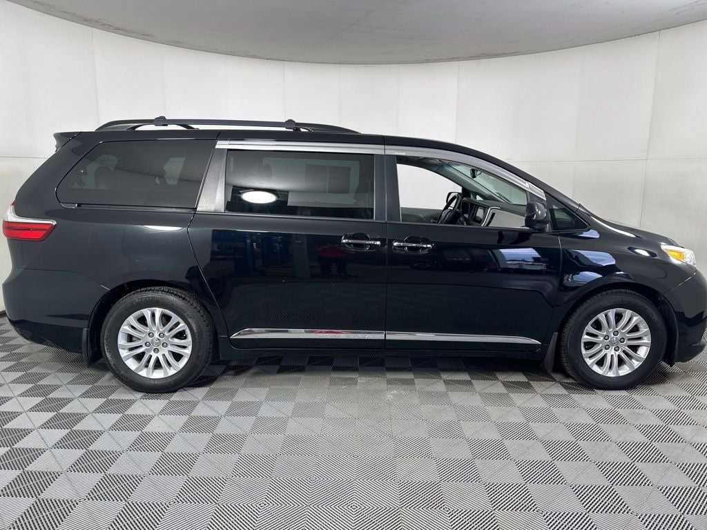 2017 Toyota Sienna XLE 8 Passenger