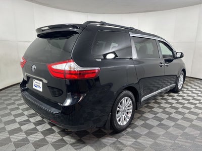2017 Toyota Sienna XLE 8 Passenger