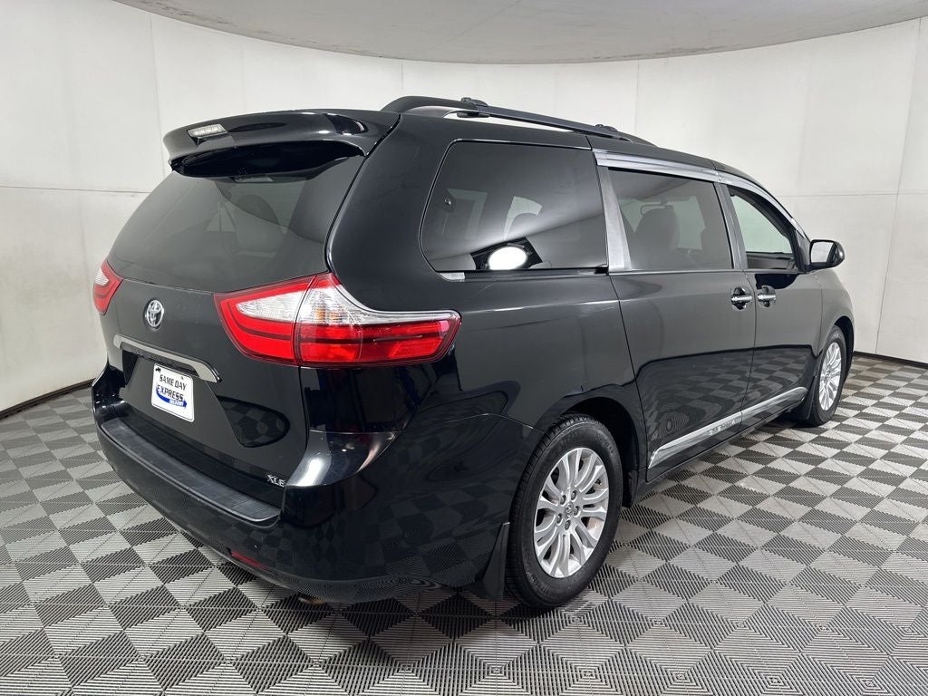 2017 Toyota Sienna XLE 8 Passenger