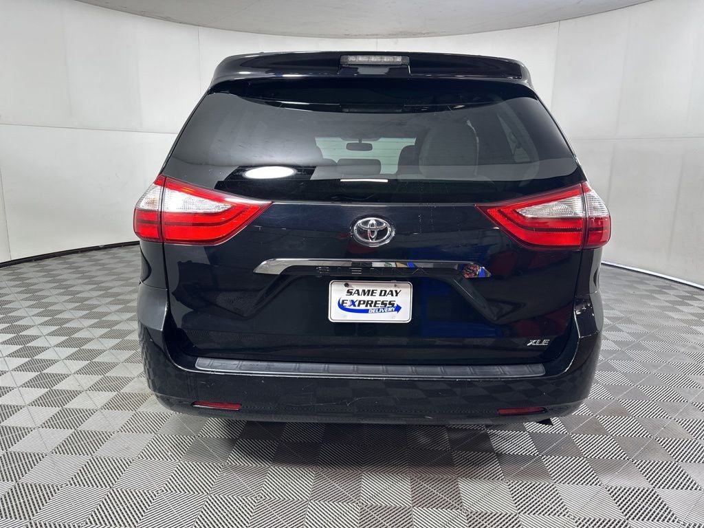 2017 Toyota Sienna XLE 8 Passenger