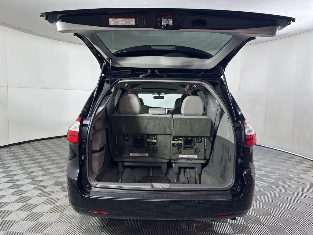 2017 Toyota Sienna XLE 8 Passenger