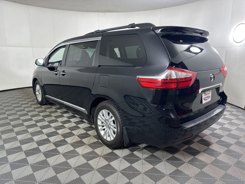 2017 Toyota Sienna XLE 8 Passenger
