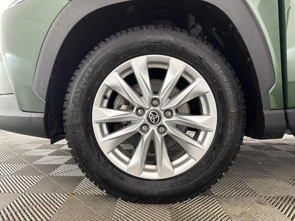 2024 Toyota Corolla Cross LE