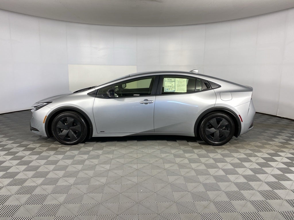 2023 Toyota Prius LE