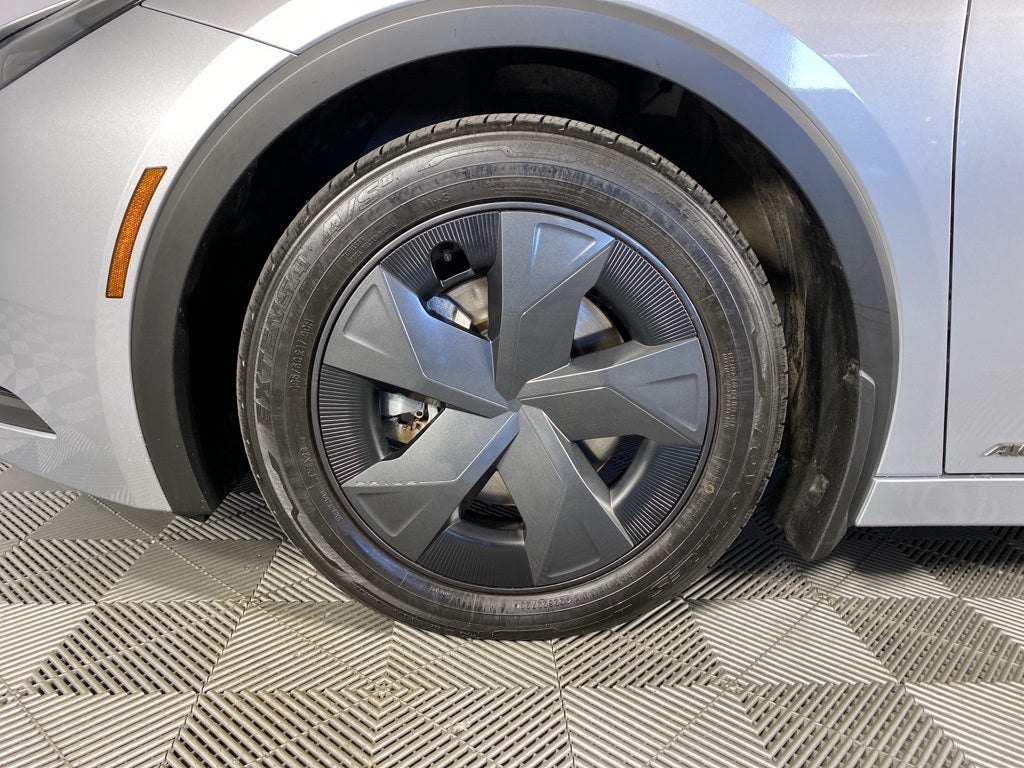 2023 Toyota Prius LE