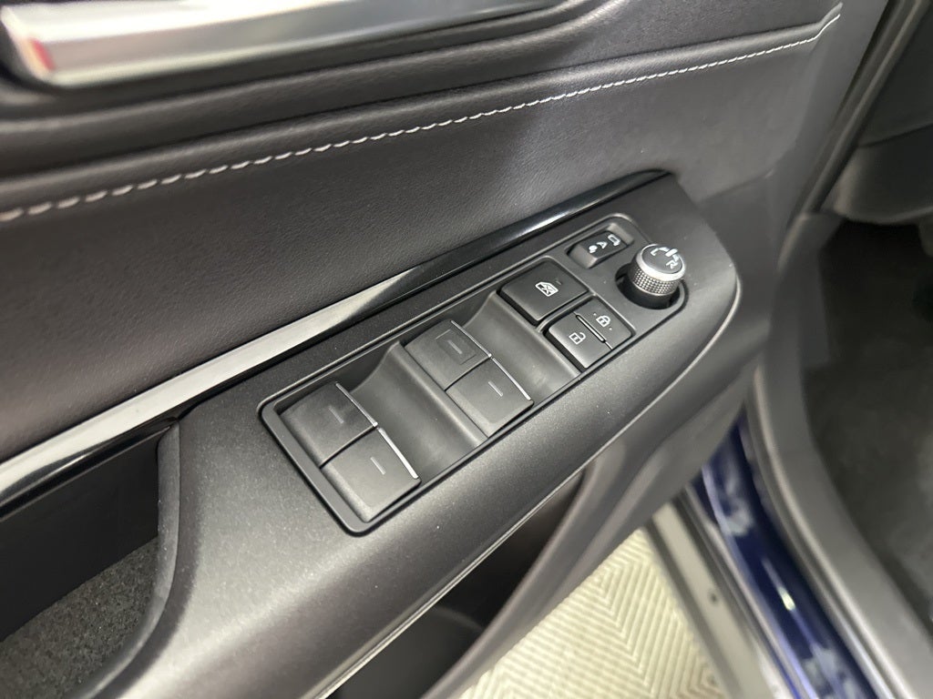 2023 Toyota Venza LE