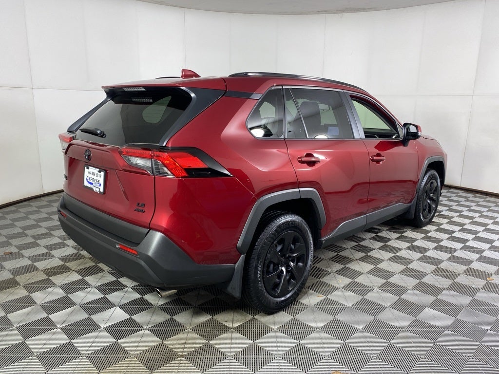 2020 Toyota RAV4 LE
