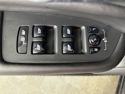 2024 Volvo XC90 B5 Plus