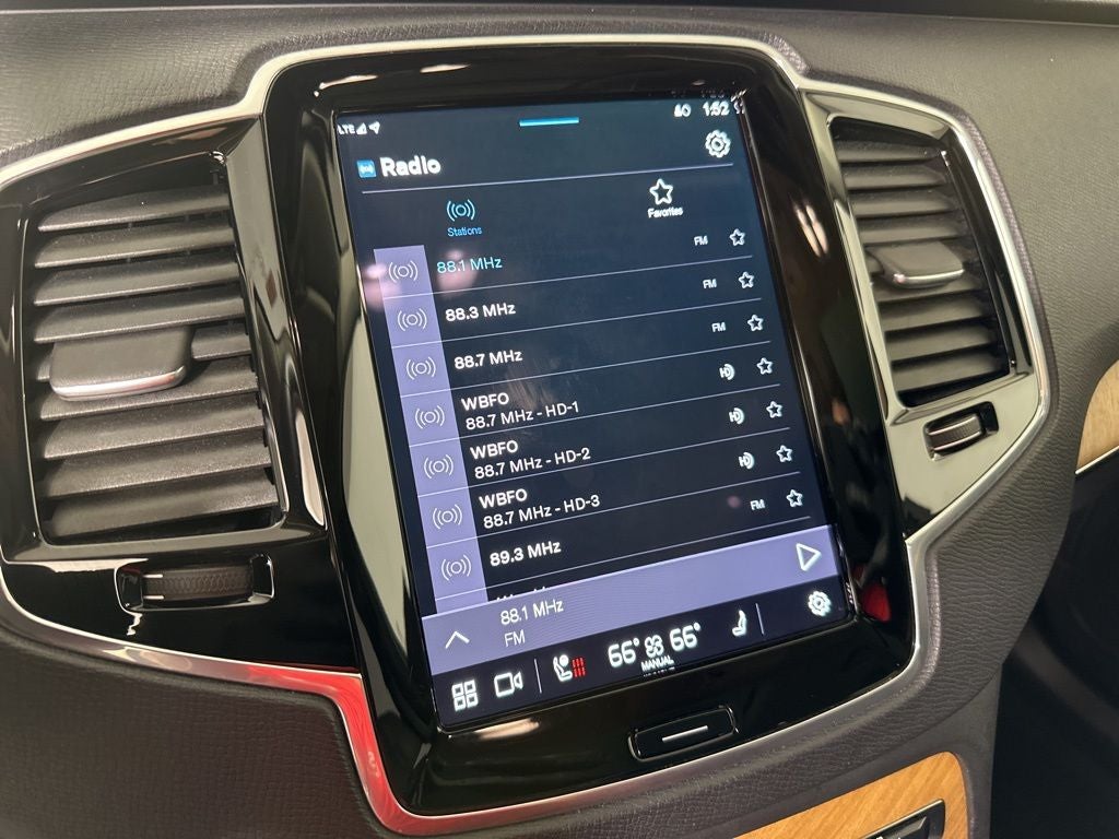 2024 Volvo XC90 B5 Plus