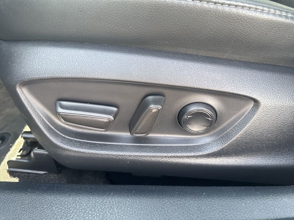 2023 Toyota Camry Hybrid XLE