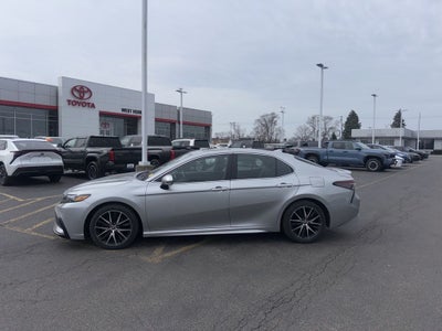 2022 Toyota Camry SE