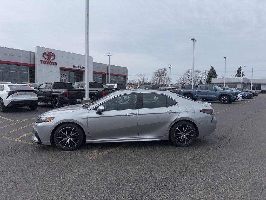 2022 Toyota Camry SE