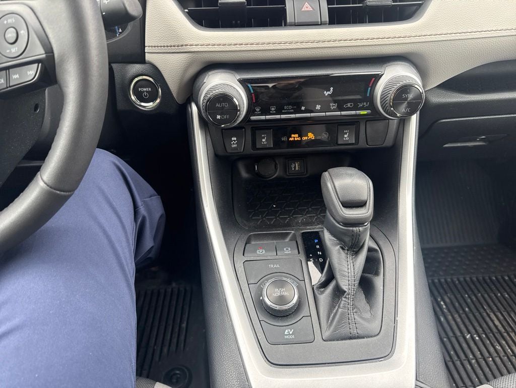 2023 Toyota RAV4 Hybrid XLE