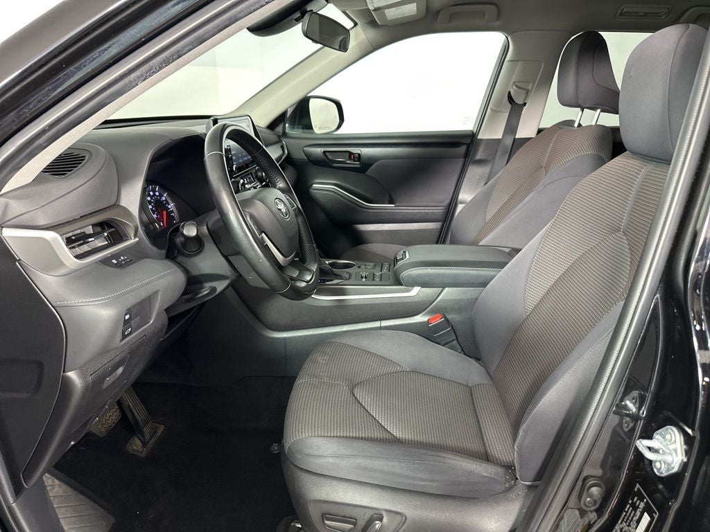 2022 Toyota Highlander LE