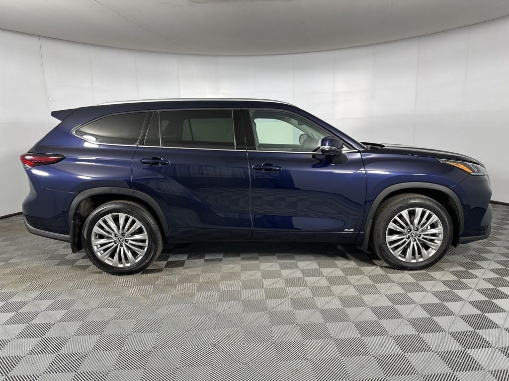 2025 Toyota Highlander Hybrid Platinum