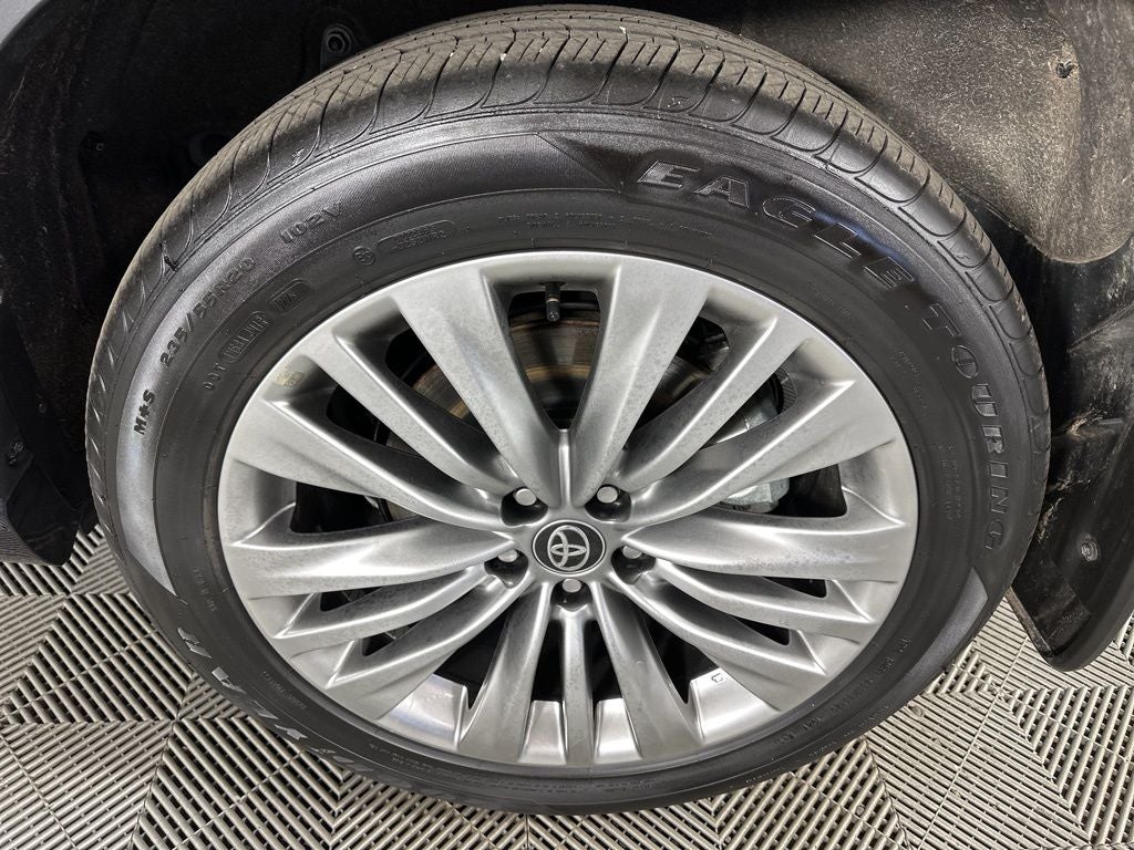 2025 Toyota Highlander Hybrid Platinum