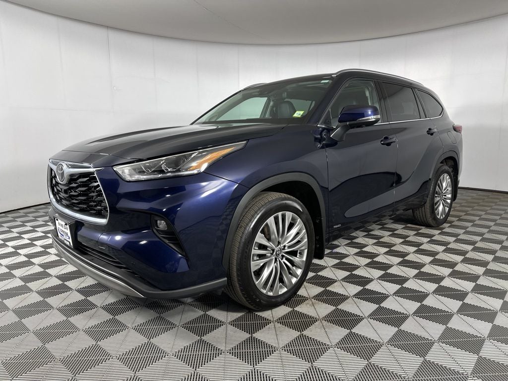 2025 Toyota Highlander Hybrid Platinum