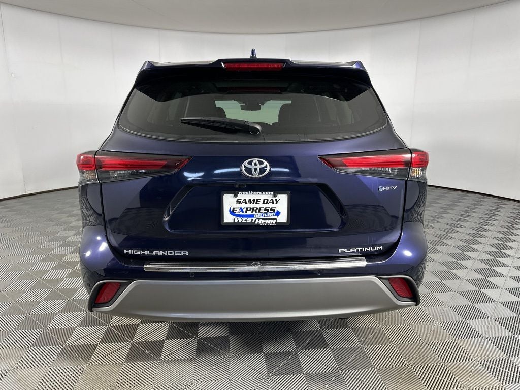 2025 Toyota Highlander Hybrid Platinum
