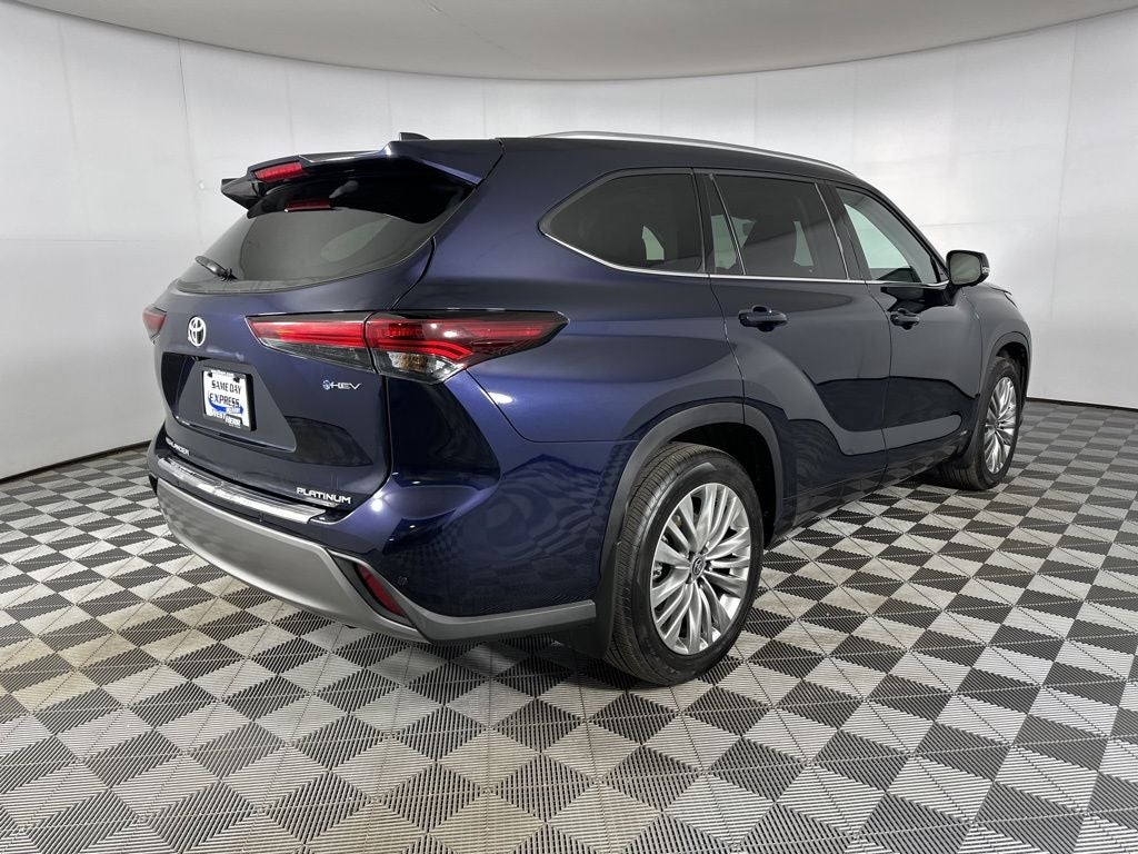 2025 Toyota Highlander Hybrid Platinum