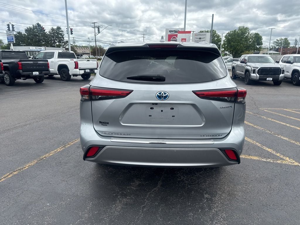 2021 Toyota Highlander Hybrid Platinum