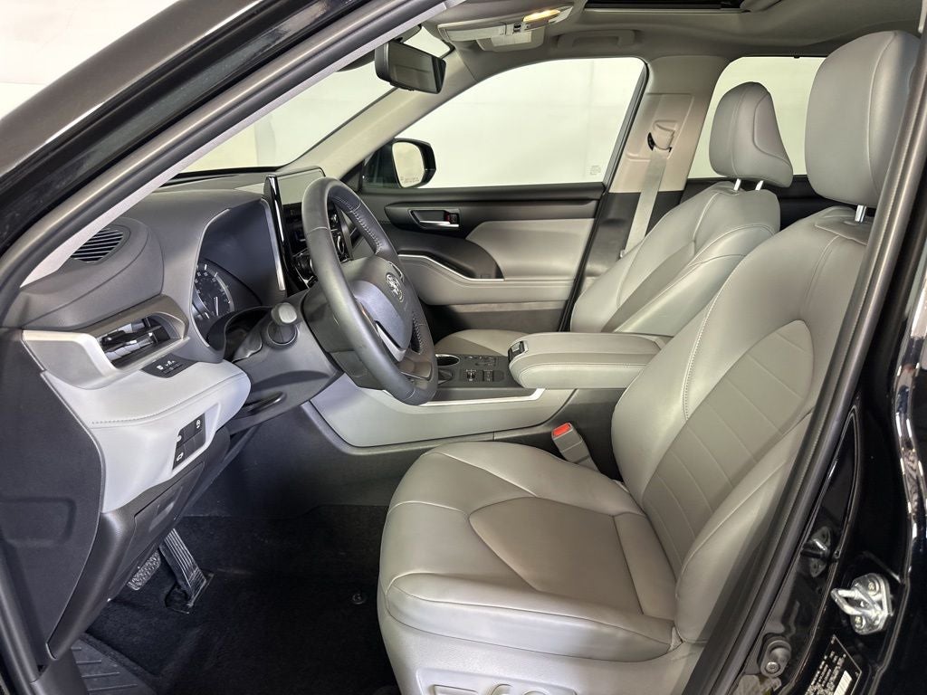 2025 Toyota Highlander XLE