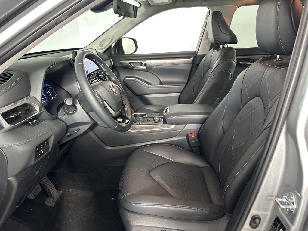 2025 Toyota Highlander Platinum