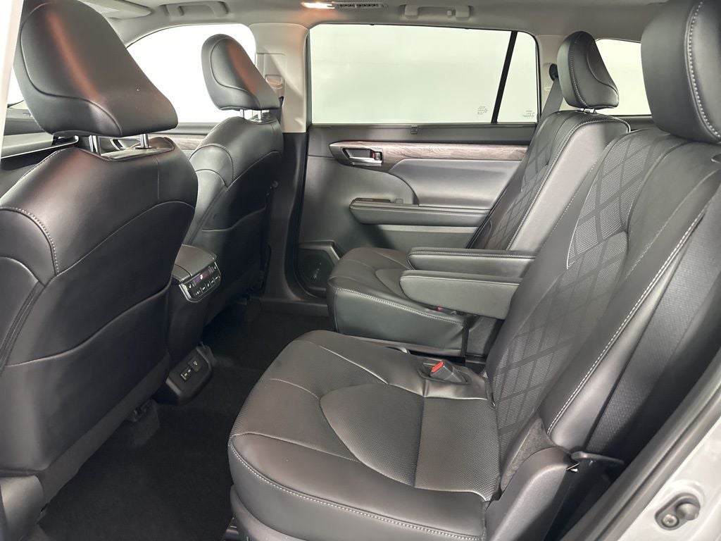 2025 Toyota Highlander Platinum