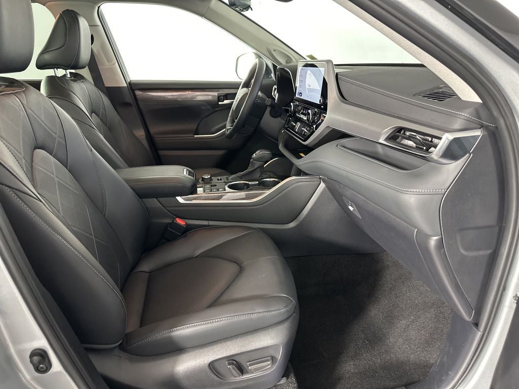 2025 Toyota Highlander Platinum