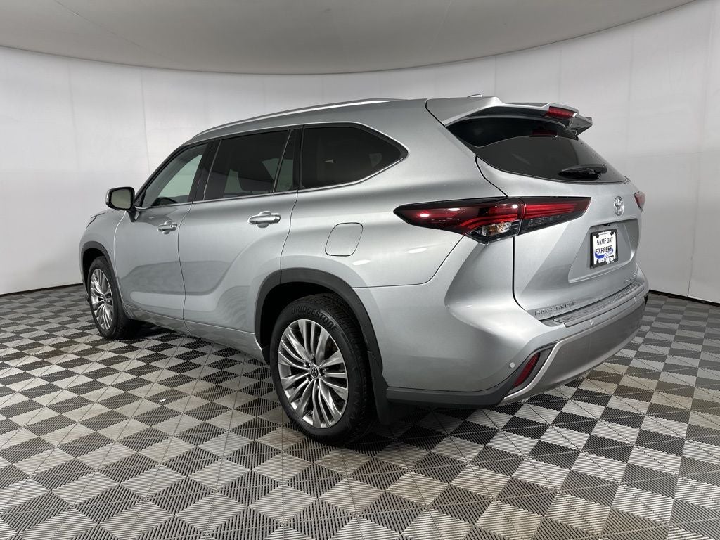 2025 Toyota Highlander Platinum